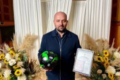 photo_5280504618347597554_y