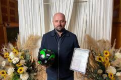 photo_5280504618347597556_y