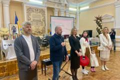 photo_5280504618347597576_y