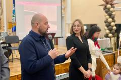 photo_5280504618347597578_y