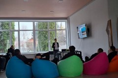 photo_5280946317079285033_y