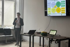 photo_5280946317079285035_y