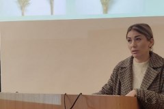 photo_5248996974487342189_y