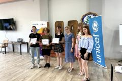головна