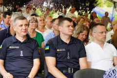 головна