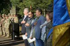 головна