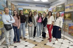 photo_5467456341351203156_y